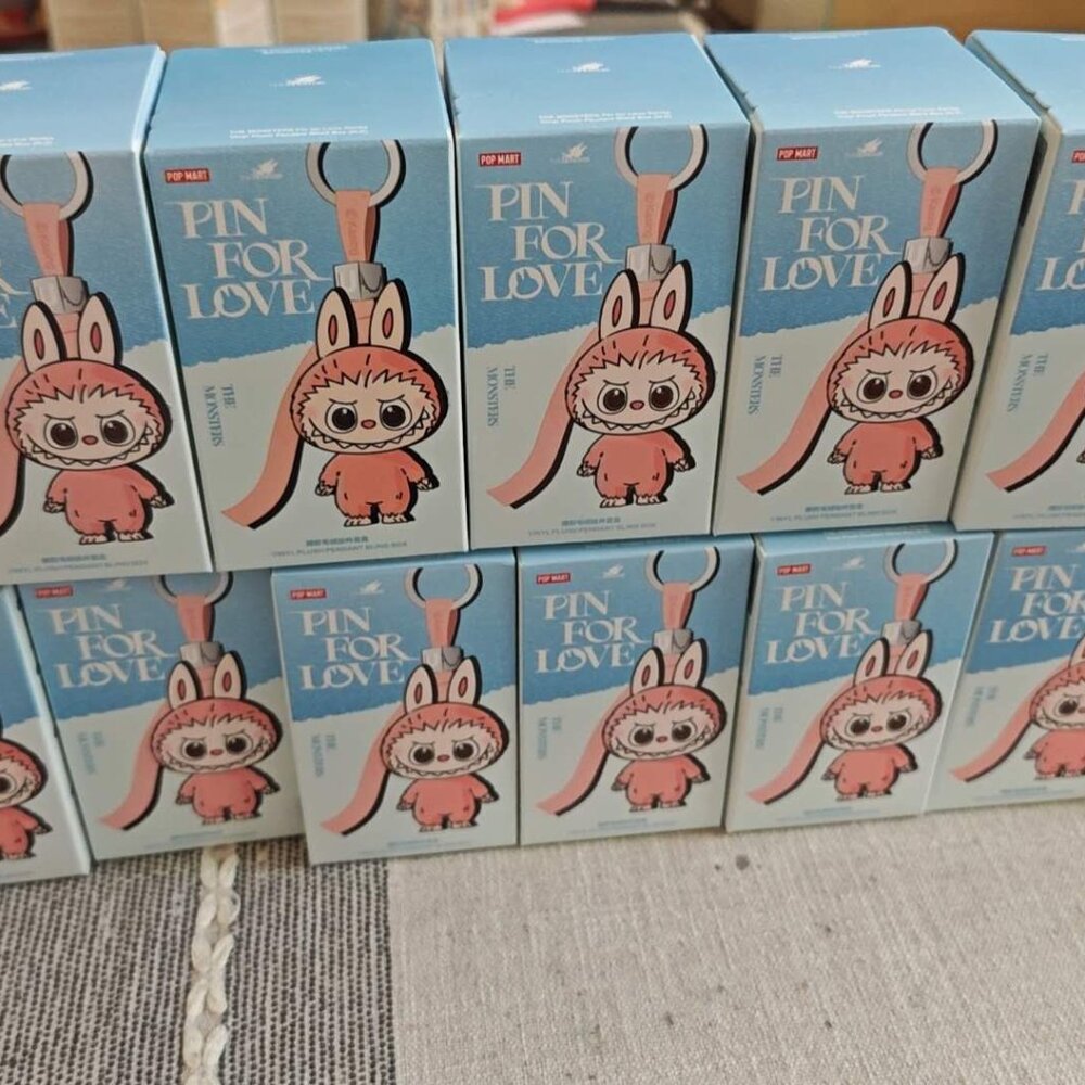 THE MONSTERS Pin for Love Series-Vinyl Plush Pendant - Letter Z - Sealed - Picture 2 of 2